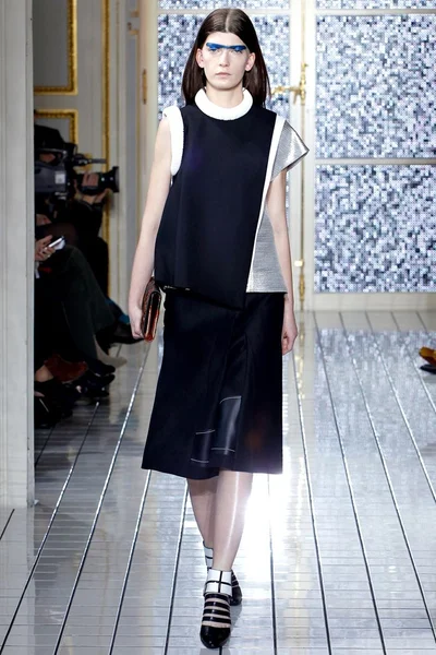 Look 25